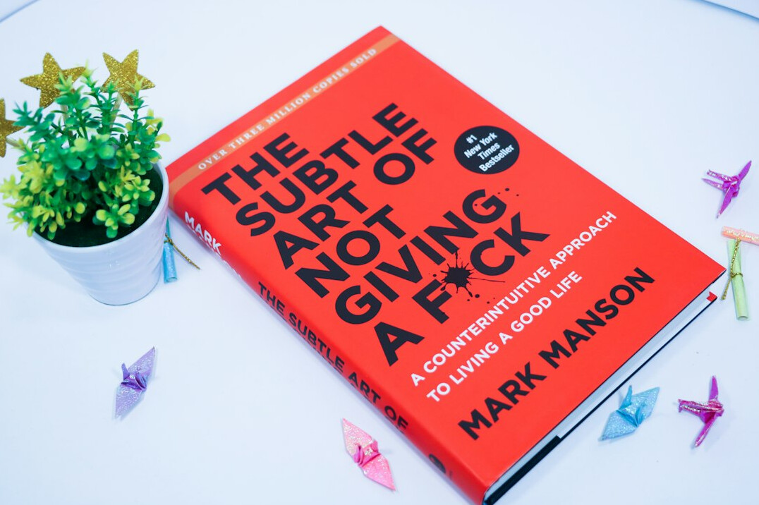 suspenseful book cover
